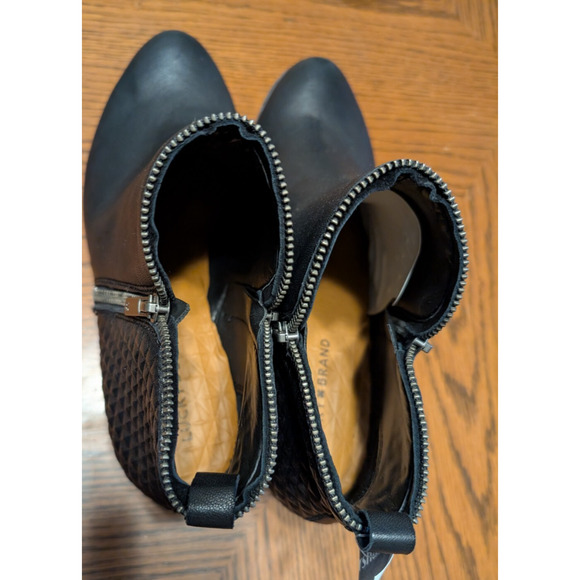Lucky Brand Bartolino Black Leather Zippered Ankle Boots Size 12 NEW - Picture 8 of 9